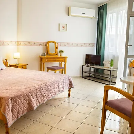 Panorama Chantall-izby,apartmany S Vyhladom Na Διαμέρισμα Ράβντα