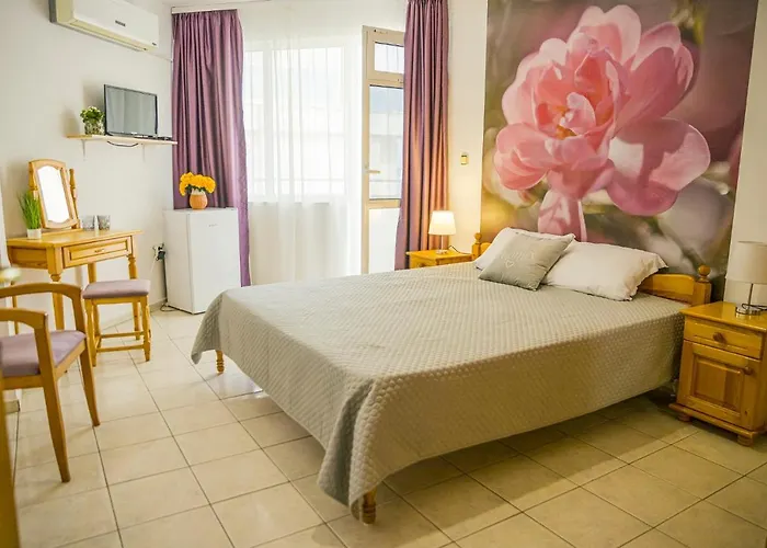 Panorama Chantall-izby,apartmany S Vyhladom Na Равда