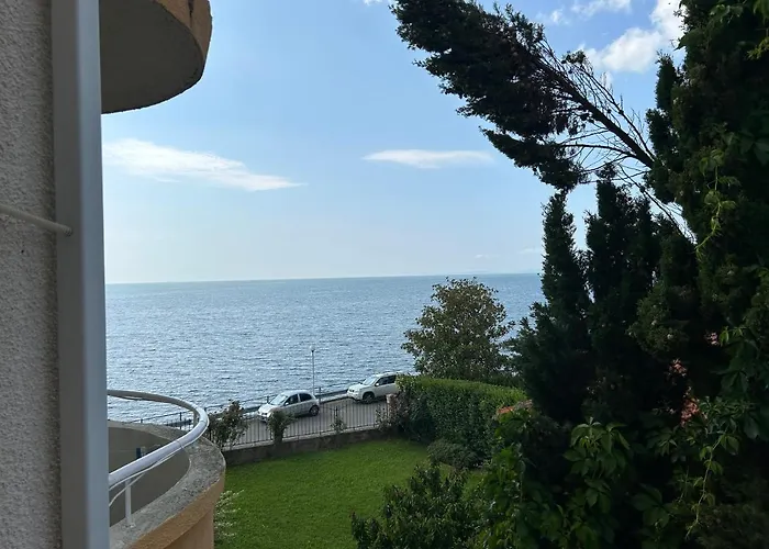 Panorama Chantall-izby,apartmany S Vyhladom Na Равда